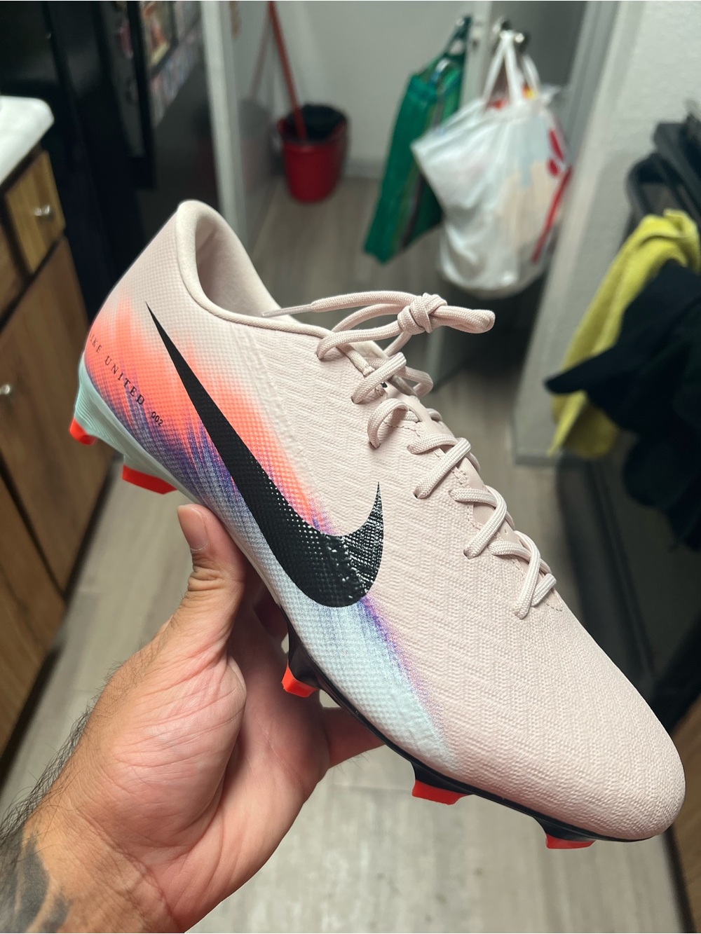 Nike United Mercurial Vapor 16 Academy Men's lowtop Soccer cleats IM8521-600